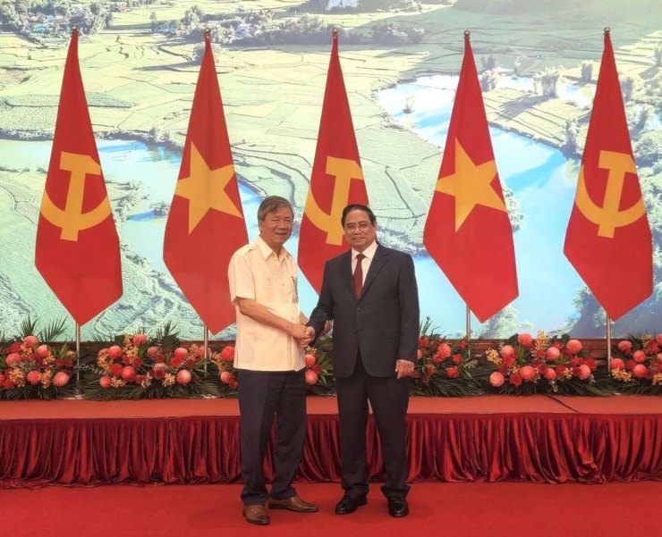 Thủ tướng Phạm Minh Chính và GS.AHLĐ Nguyễn Anh Trí.