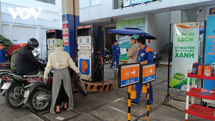 Mới chỉ có một vài cây xăng triển khai bán cầm chừng xăng sinh học E10 để thăm dò thị trường.