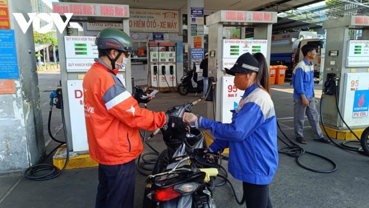 Đa số người đổ xăng có quan điểm "xăng nào cũng được, miễn là xe chạy"