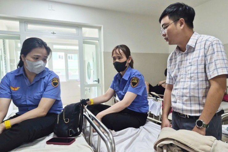 CLIP: Nữ nhân viên gác chắn ở Đà Nẵng: "Chúng tôi bị đánh đến hoảng loạn, choáng váng"