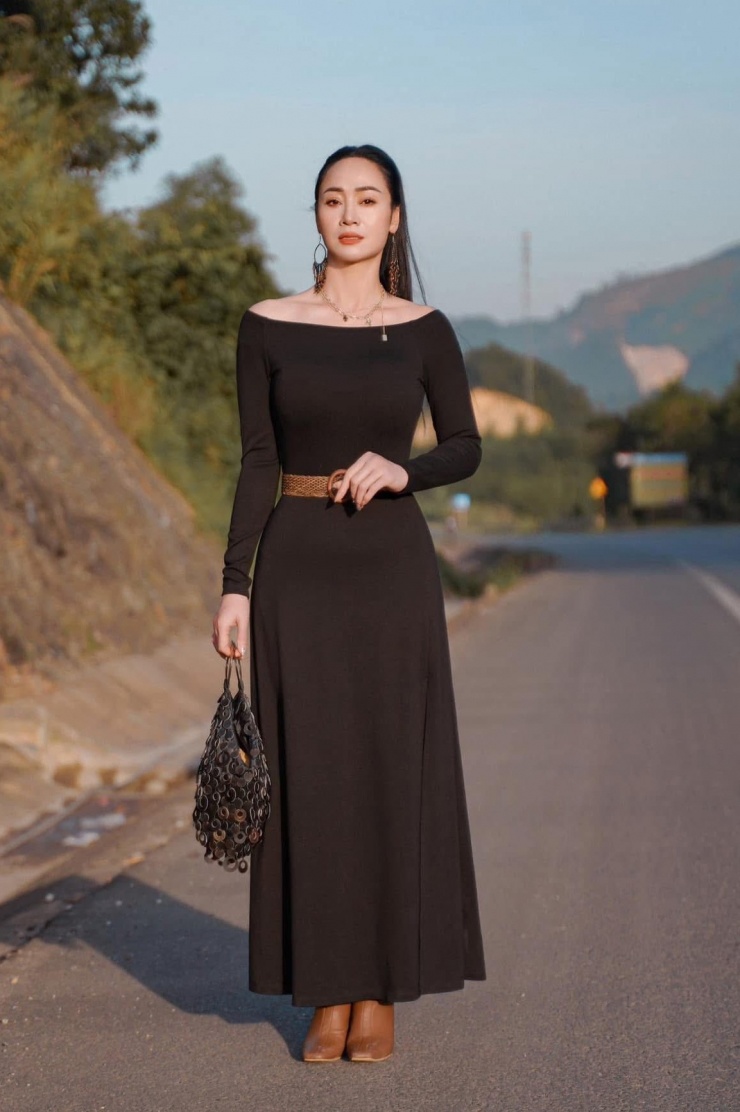 Với chiều cao 1,67 m, diễn viên phù hợp nhiều kiểu váy áo.