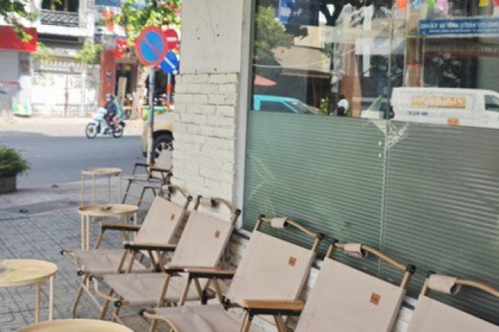 Vào quán cà phê ngồi 10 tiếng chỉ gọi 1 ly nước: Do khách hay chủ quán?