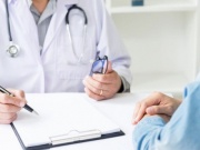 Mắc giang mai, nam thanh niên ngâm lá trầu không gây biến chứng