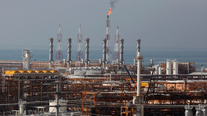 Bộ trưởng Quốc phòng Israel Israel Katz ngày 6-4 xác nhận quân đội nước này đã đánh trúng một nhà máy hóa dầu quan trọng tại Asaluyeh, miền Nam Iran. Ảnh: AP