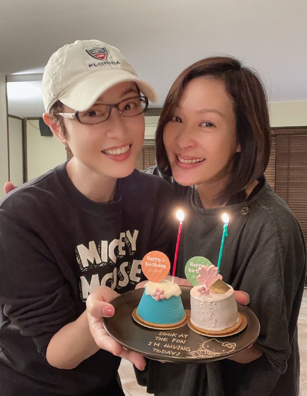 Lê Mỹ Nhàn (phải) và Trần Pháp Dung thường đón sinh nhật cùng nhau, cả hai đều sinh tháng 10/1966. Ảnh: Weibo
