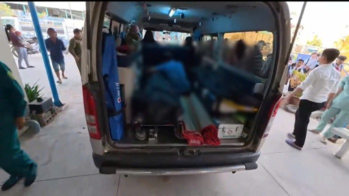 Các nạn nhân tử vong được dưa từ cơ sở y tế về nhà. Ảnh: Hà Nguyễn