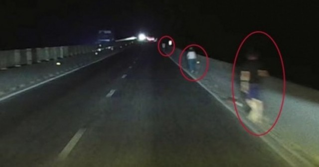 Tài xế ‘thót tim’ kể lại chuyện giữa đêm gặp 3 người đi bộ trên cao tốc