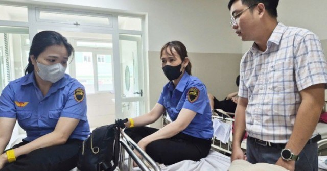 CLIP: Nữ nhân viên gác chắn ở Đà Nẵng: "Chúng tôi bị đánh đến hoảng loạn, choáng váng"