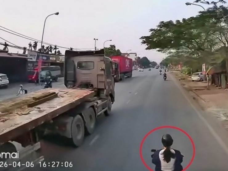 Cô gái thoát chết thần kỳ sau khi bị container kéo lê hàng trăm mét