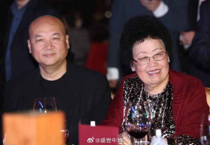 Bà Trần Lệ Hoa và chồng, ông Trì Trọng Thụy. Ảnh: Weibo