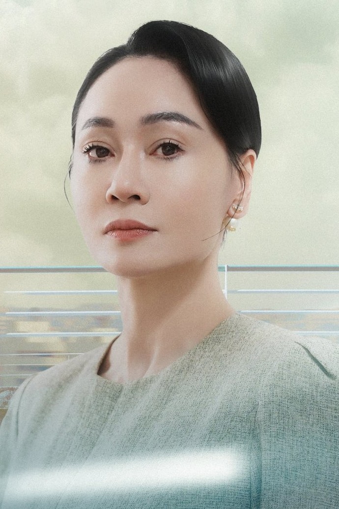 Diễn viên gần đây tái xuất với hai phim Đồng hồ đếm ngược và Bước chân vào đời. Trong Đồng hồ đếm ngược, chị đóng Tuyết, người phụ nữ toan tính, ích kỷ, bị tình trẻ lừa dối. Ở Bước chân vào đời, chị vào vai bà Dung, người yêu chồng, thương con nhưng cổ hủ, chỉ muốn con lấy người môn đăng hộ đối. Nhiều khán giả nhận xét nghệ sĩ diễn tròn vai, thể hiện rõ nét tính cách từng nhân vật.