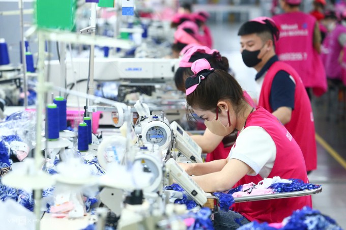 Lao động làm việc trong chuyền may doanh nghiệp FDI tại Khu công nghiệp Quang Châu, Bắc Ninh, tháng 3/2026. Ảnh: Phạm Chiểu