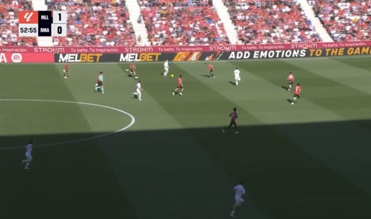 Mbappe theo thói quen dạt trái