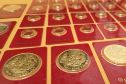 Giá vàng tiếp tục giảm