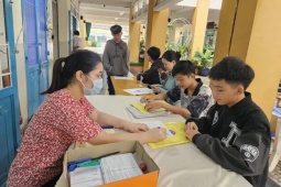 Tuyển sinh lớp 10 ở TPHCM: Giáo dục thường xuyên 'đắt hàng'