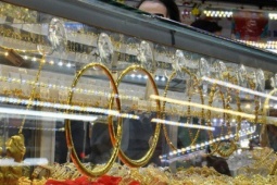 Giá vàng hôm nay, 7-4: Biến động khó lường