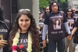 Bố ăn mừng con gái ly hôn, đánh trống nhảy múa tưng bừng