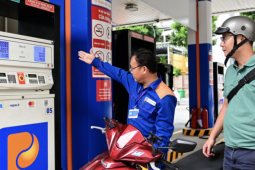 Nhập khẩu xăng dầu tháng 3 tăng đột biến, Bộ Công Thương báo tin vui mới