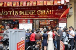 Mua vàng bằng giấy hẹn ở Hà Nội đang âm thầm diễn ra thế nào?