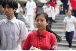 Gần 20.000 học sinh ở Hà Nội mất suất công lập: Áp lực thi lớp 10 tăng nhiệt