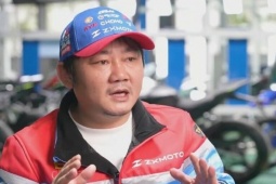 Thợ sửa xe quê thành ông chủ hãng môtô vô địch thế giới