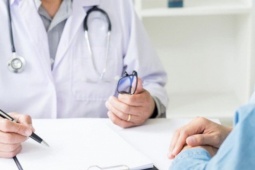 Mắc giang mai, nam thanh niên ngâm lá trầu không gây biến chứng