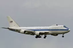 Máy bay ‘Ngày tận thế’ của Mỹ cất cánh khi Tổng thống Trump cân nhắc kịch bản tấn công Iran