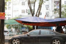 Xe Mercedes S63 AMG từng có giá 500 cây vàng nằm phủ bụi trên vỉa hè Hà Nội