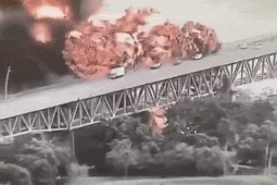 Đám cháy lớn nhấn chìm cây cầu biểu tượng ở Panama