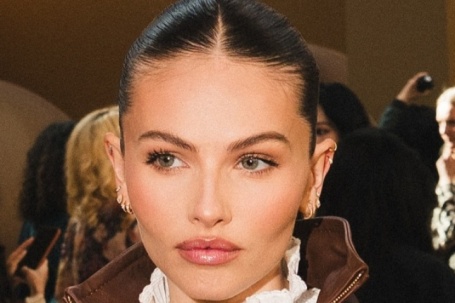 'Cô gái đẹp nhất thế giới' xây dựng đế chế 4,2 triệu USD trước tuổi 25