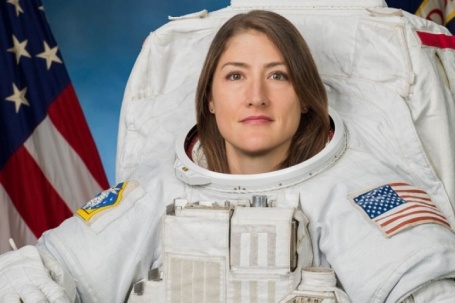 Nữ phi hành gia duy nhất vừa bay quanh Mặt Trăng là ai?