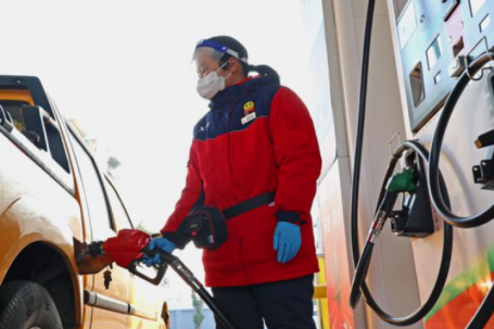 Các nước ứng phó giá xăng dầu tăng: Nửa công chức làm việc tại nhà, cho nghỉ học sớm