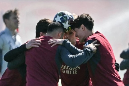 Arteta cho Arsenal luyện công bài tập kỳ quặc, fan mỉa mai "vô dụng"