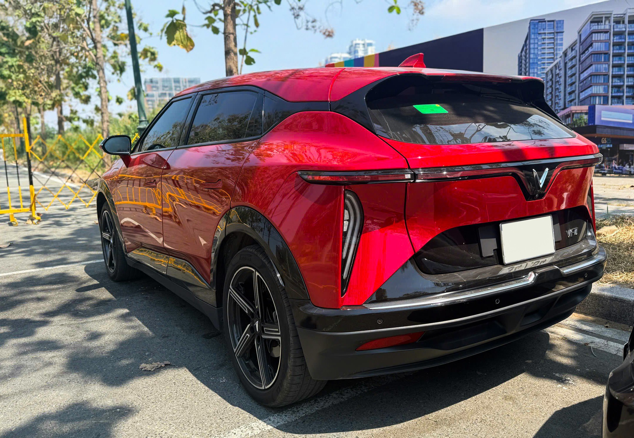 Lộ hình ảnh mới về mẫu xe điện VinFast VF7 bản nâng cấp - 4