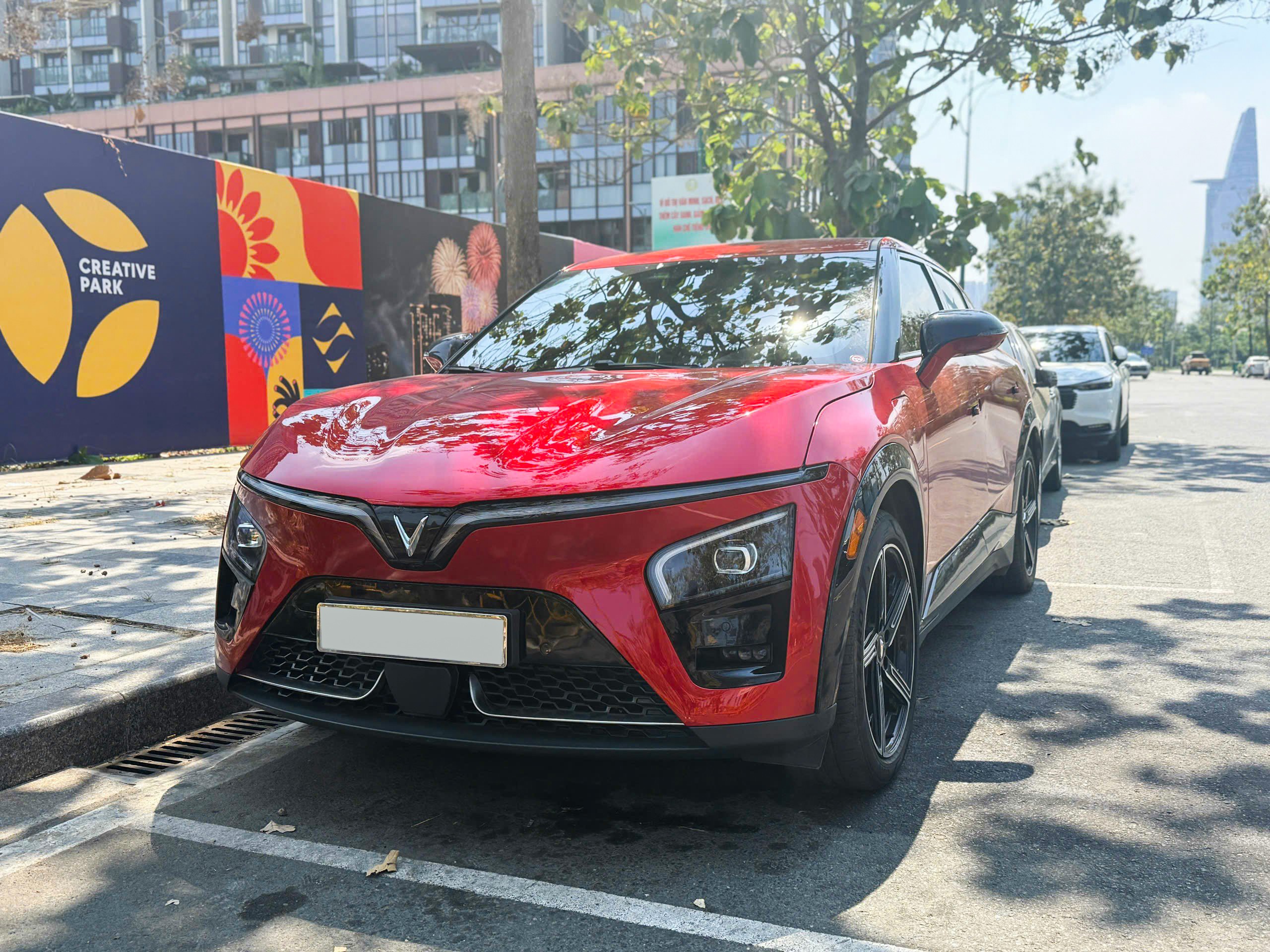 Mẫu xe VinFast VF7 đang được phân phối tại Việt Nam.&nbsp;