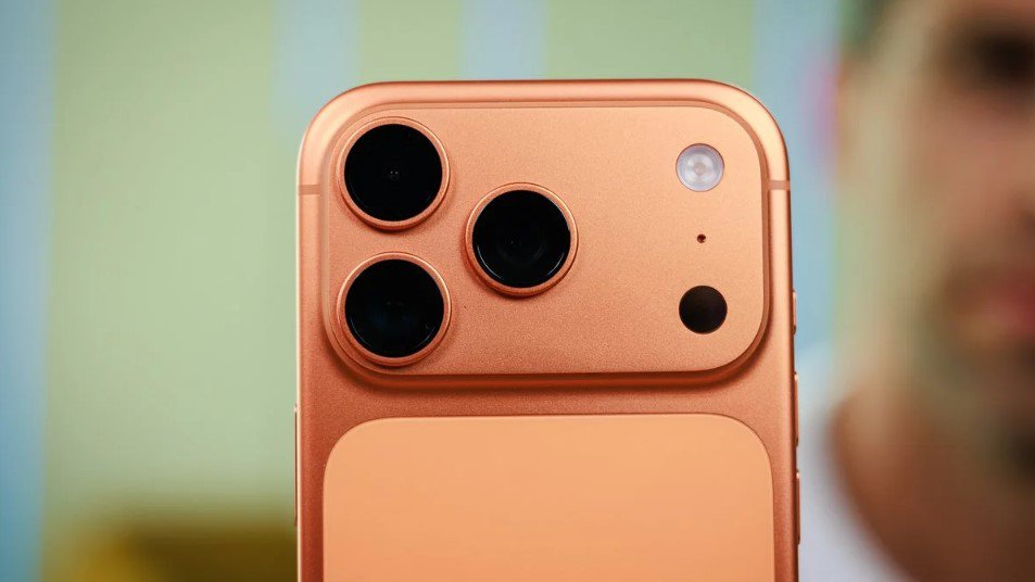 iPhone 17 Pro màu da cam.