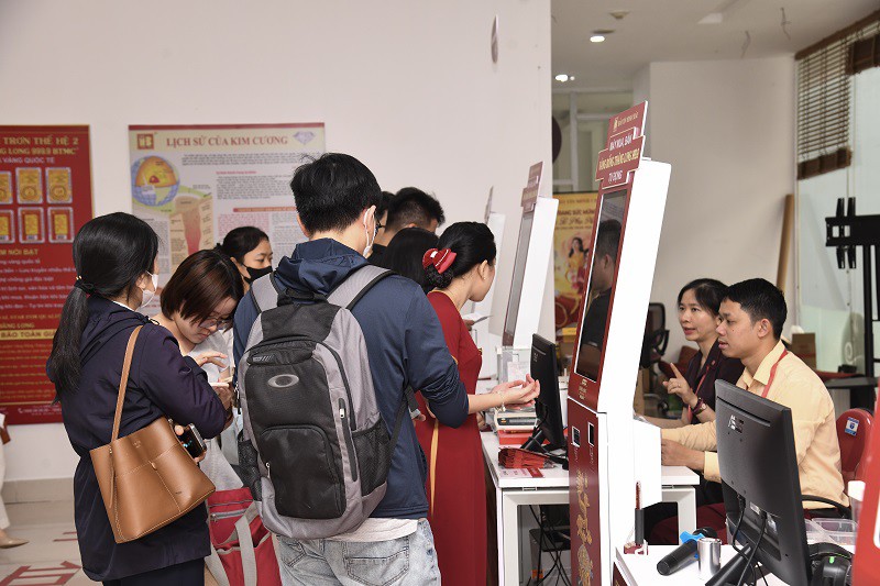 Việc mua bán và thanh toán diễn ra rất nhanh.