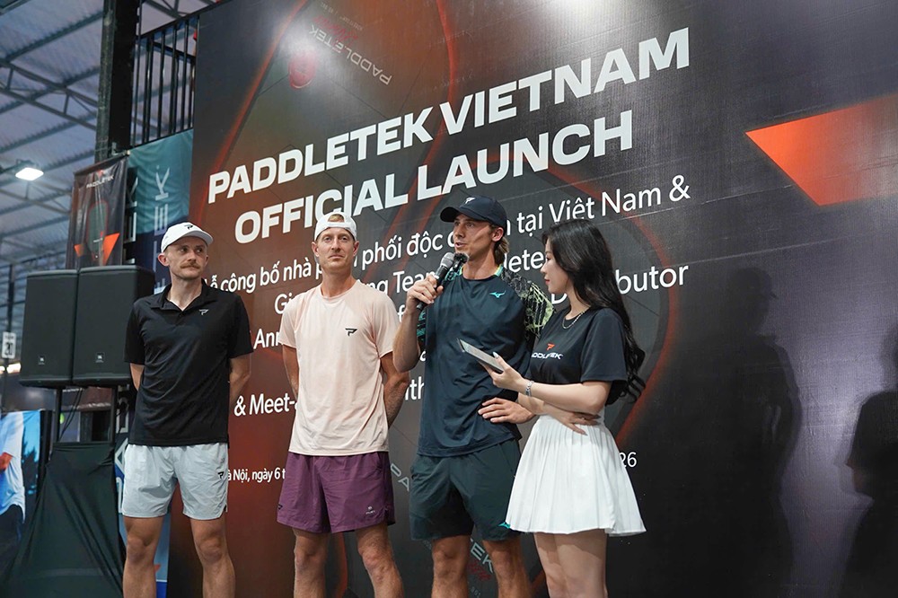Team Paddletek gồm Christian Alshon, Riley Newman và George Wall xuất hiện tại sự kiện