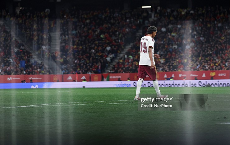 Lamine Yamal bức xúc trước hành vi kỳ thị trên khán đài