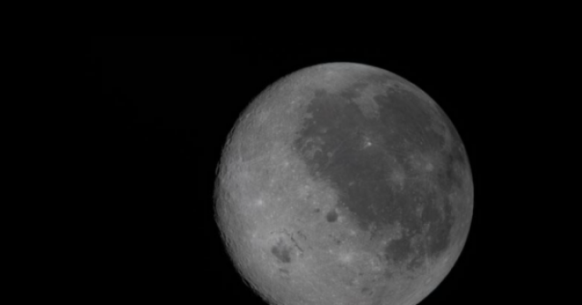 NASA công bố ảnh "độc" từ Artemis II, cận cảnh vùng sáng - tối của Mặt Trăng