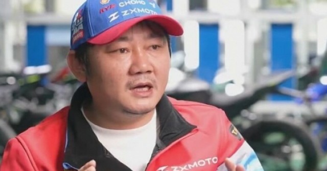 Thợ sửa xe quê thành ông chủ hãng môtô vô địch thế giới