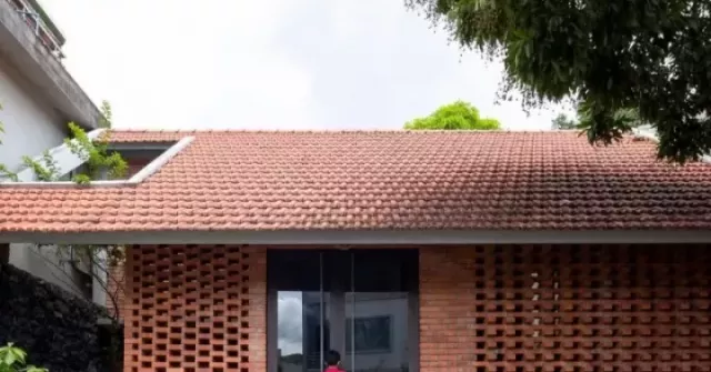 Ý tưởng xây dựng nhà gạch thô mộc cho gia chủ muốn "kết nối" với thiên nhiên