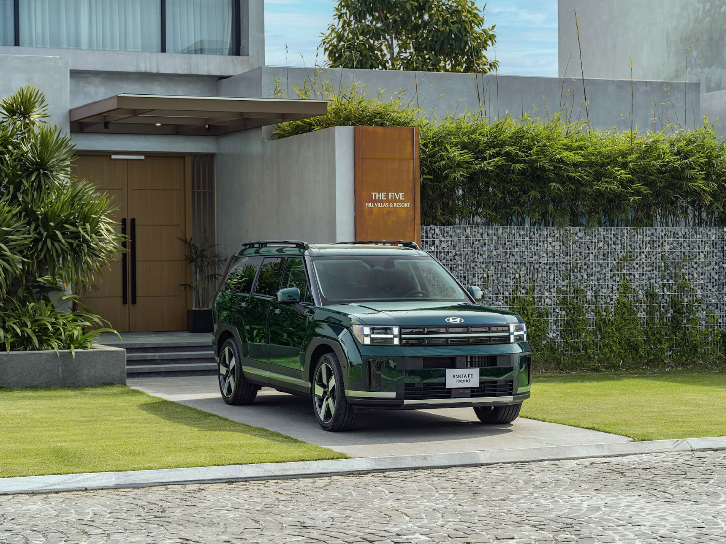 Phiên bản hybrid của dòng Hyundai Santa Fe tại thị trường Việt Nam. Ảnh: HTV