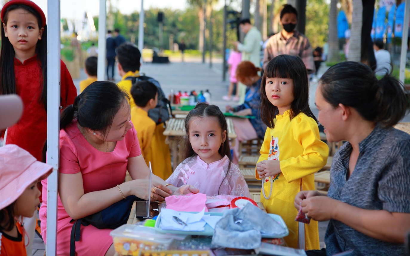 Lễ hội áo dài tại Mizuki Park - khi bản sắc truyền thống khơi nguồn sức sống cho đô thị hiện đại - 1