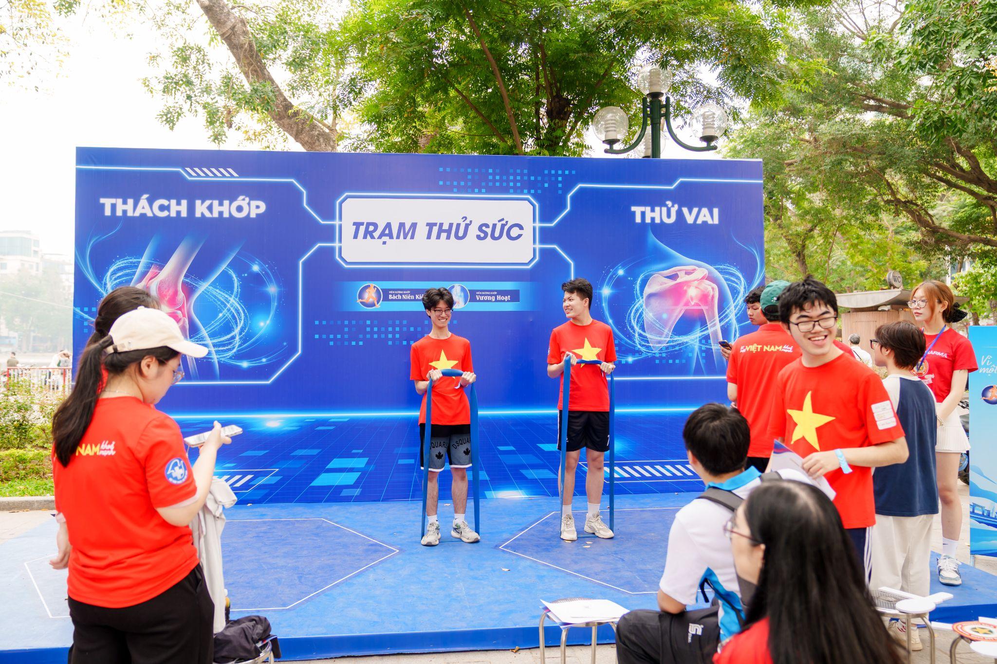 Đau lưng, đau khớp: Cảnh báo từ sự kiện đi bộ gần 10.000 người tham gia tại Hà Nội - 4