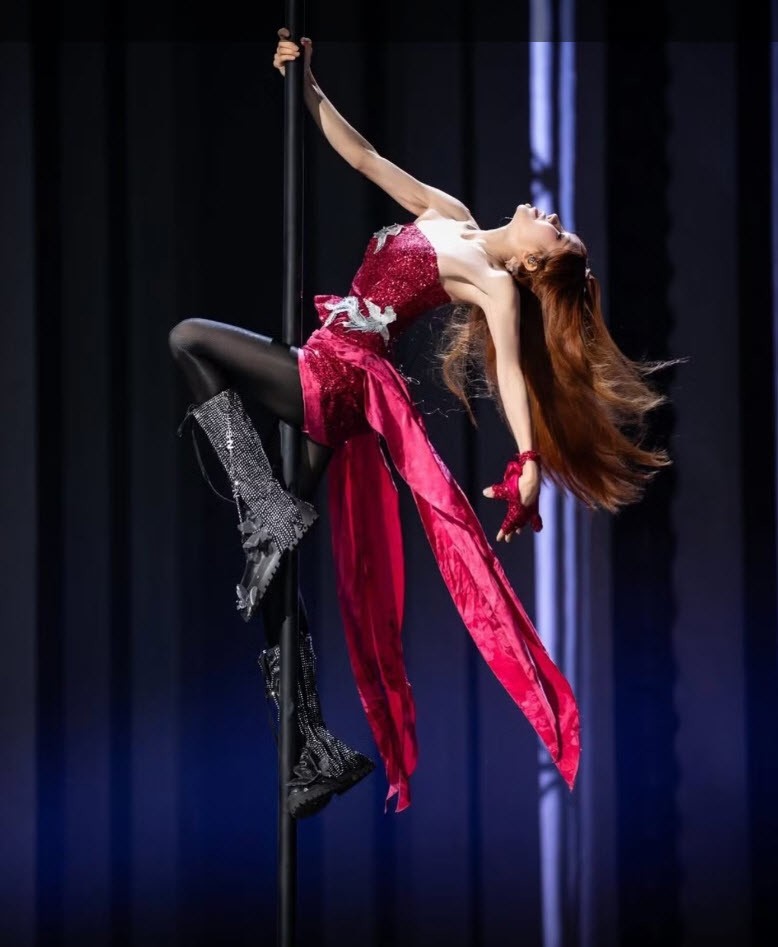 Trang Pháp vào hot search sau phần mở màn ở show Đạp gió tại Trung Quốc.