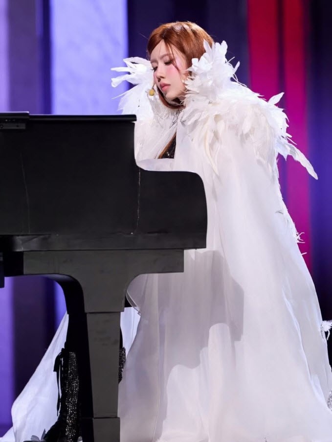 Trang Pháp vào hot search sau phần mở màn ở show Đạp gió tại Trung Quốc.