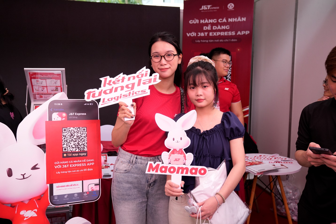 Dịch vụ gửi hàng nhanh chóng, tiện lợi, đặc biệt không cần ra bưu cục được mở rộng cho tệp khách hàng cá nhân.