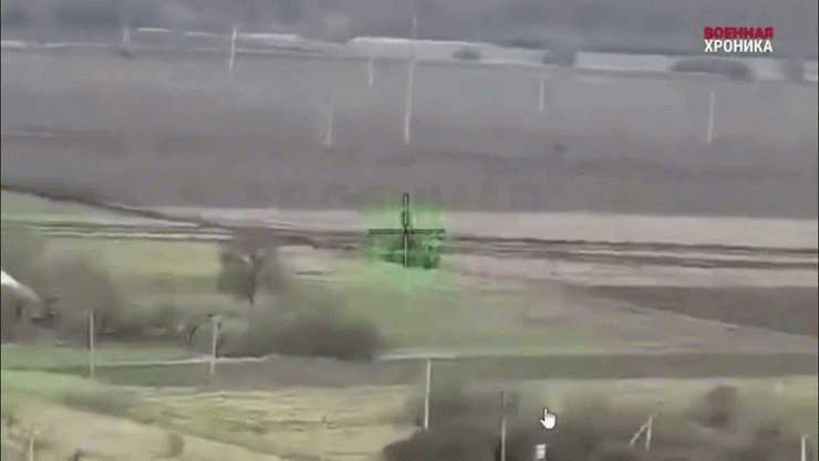 Trong các diễn biến mới trên chiến trường, Ukraine cho biết Nga đã tăng cường sử dụng máy bay không người lái tấn công nhằm vào hệ thống radar phòng không tại nhiều khu vực. Các cuộc tập kích này diễn ra liên tiếp, tập trung vào những mục tiêu then chốt trong mạng lưới kiểm soát không phận.