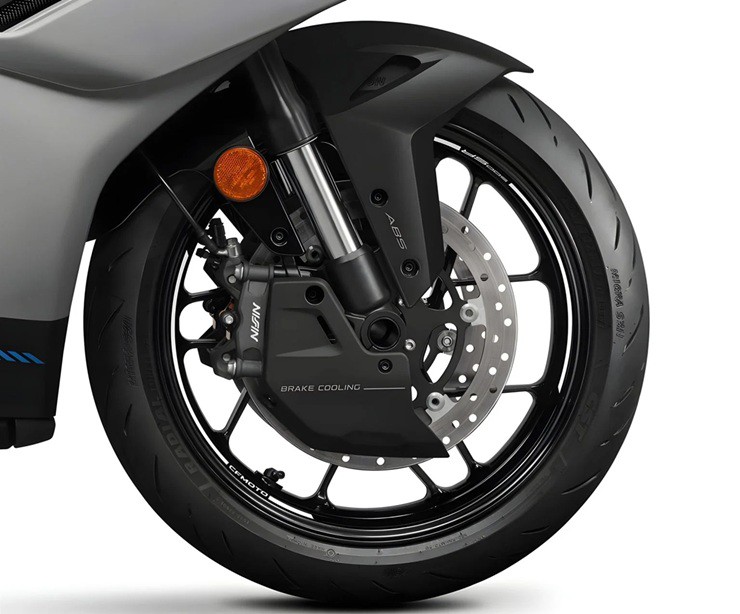 CFMoto 500SR lộ diện: “Kẻ thách thức” mới của Honda và Kawasaki - 3